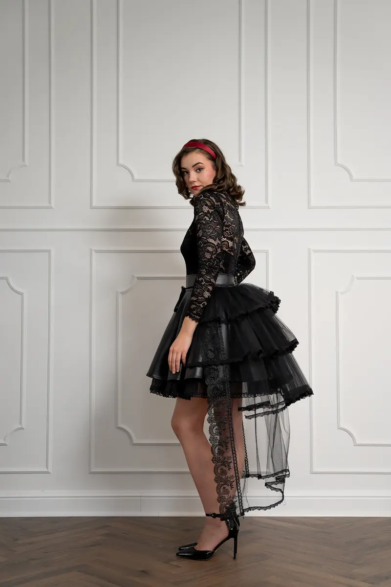Foto 3 von 5 – Overskirt „Dark Wedding“