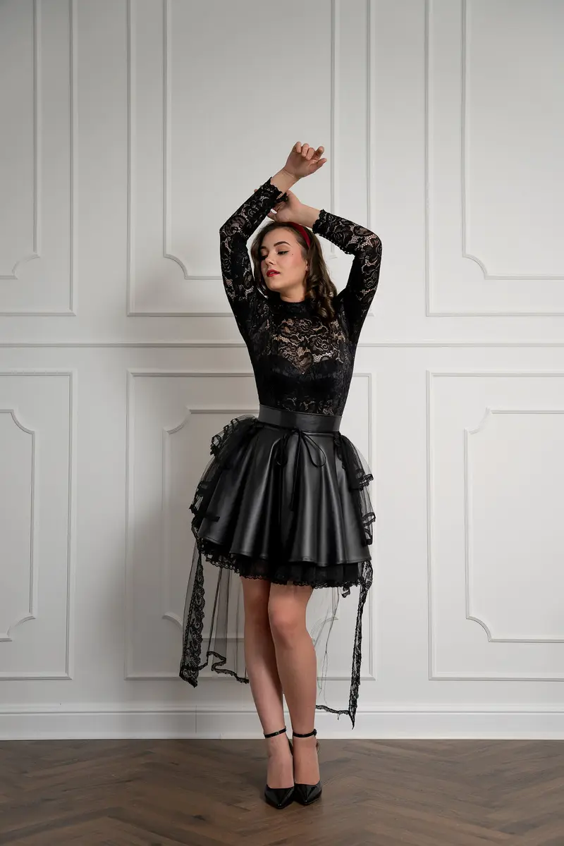 Photo 4 of 5 – Overskirt “Dark Wedding”