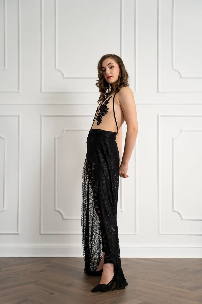 Photo 6 of 6 – Overskirt “Black Roses”