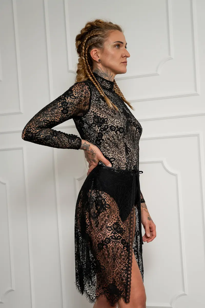 Photo 3 of 4 – Short overskirt “Lace elegant”