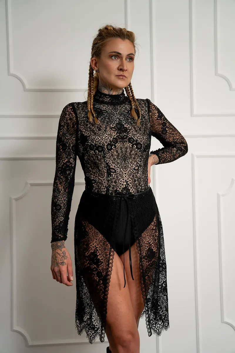 Photo 4 of 4 – Short overskirt “Lace elegant”