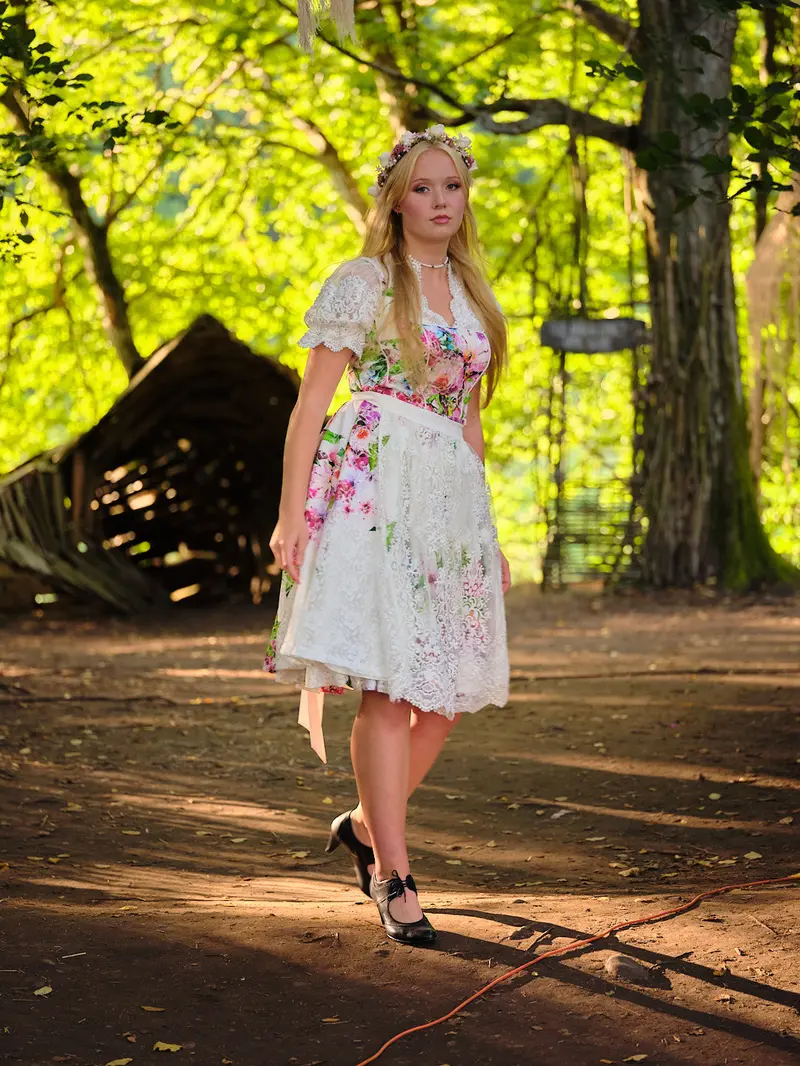 Foto 1 von 3 – Dirndl „Flowertime“