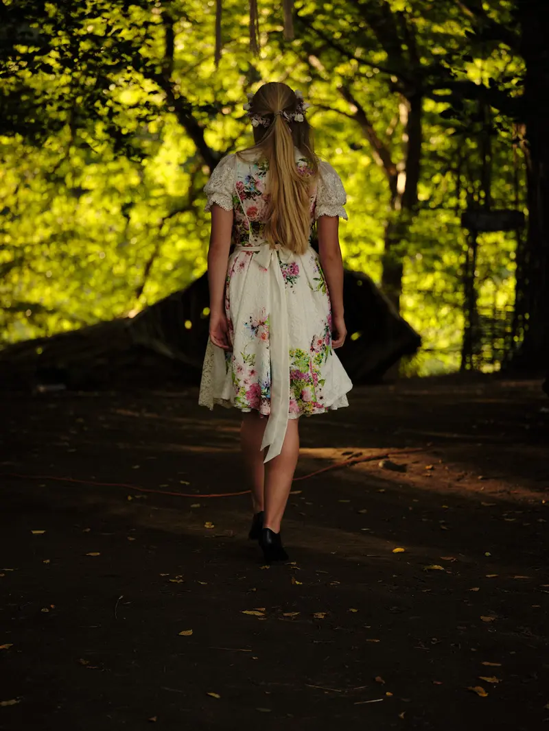 Foto 2 von 3 – Dirndl „Flowertime“