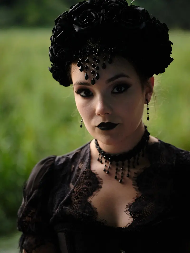 Foto 2 von 4 – Bluse „Black Elegance“