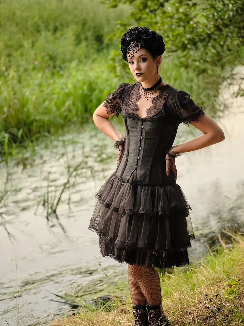 Foto 4 von 4 – Bluse „Black Elegance“