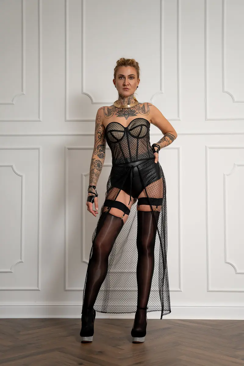 Photo 3 of 4 – Long overskirt “Karo”