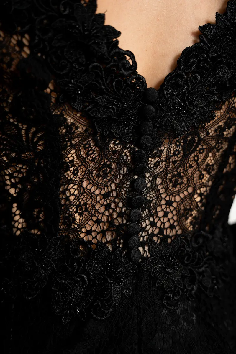 Photo 3 of 6 – Gala/Wedding dress - Lace elegant “Dark Diva”