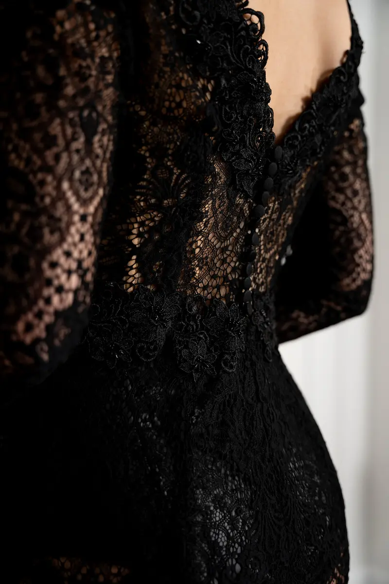 Photo 5 of 6 – Gala/Wedding dress - Lace elegant “Dark Diva”