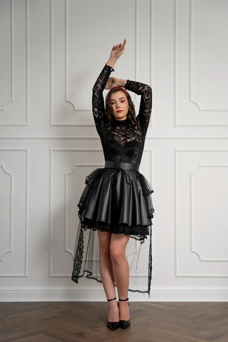 Photo 4 of 4 – Skirt Leather romantic